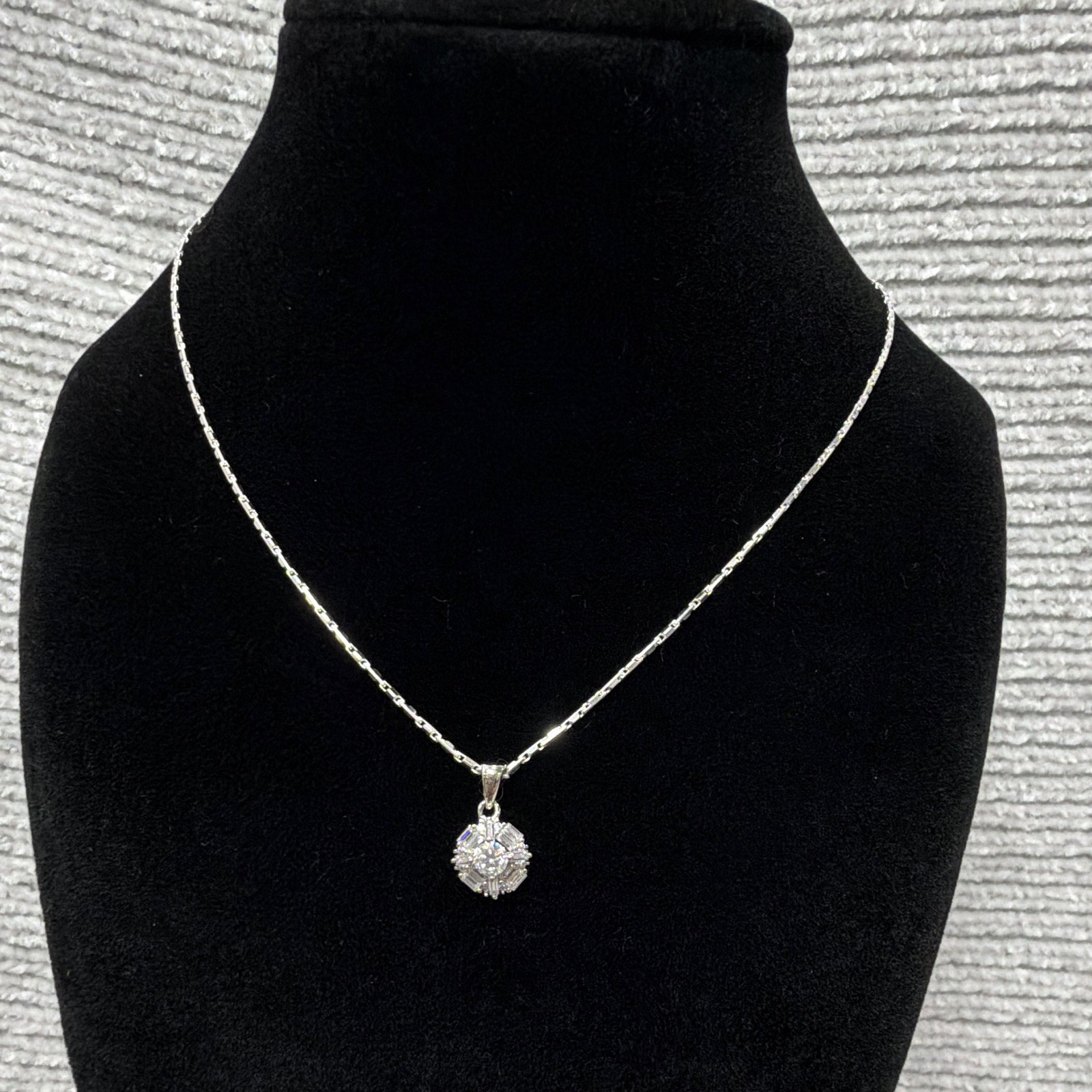 New Moissanite 925 Sterling Silver Round Pendant with Bar Link Necklace 16 Inch