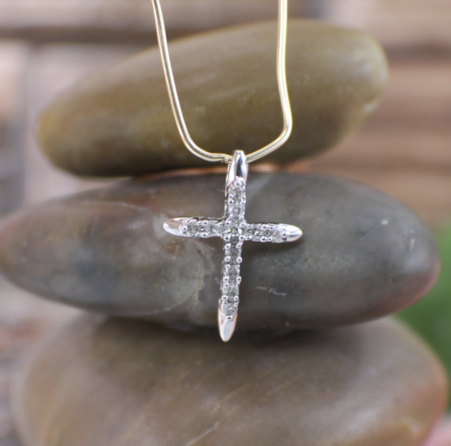 10K White Gold Classic Diamond Cross Pendant Charm Pretty Detail Sparkly
