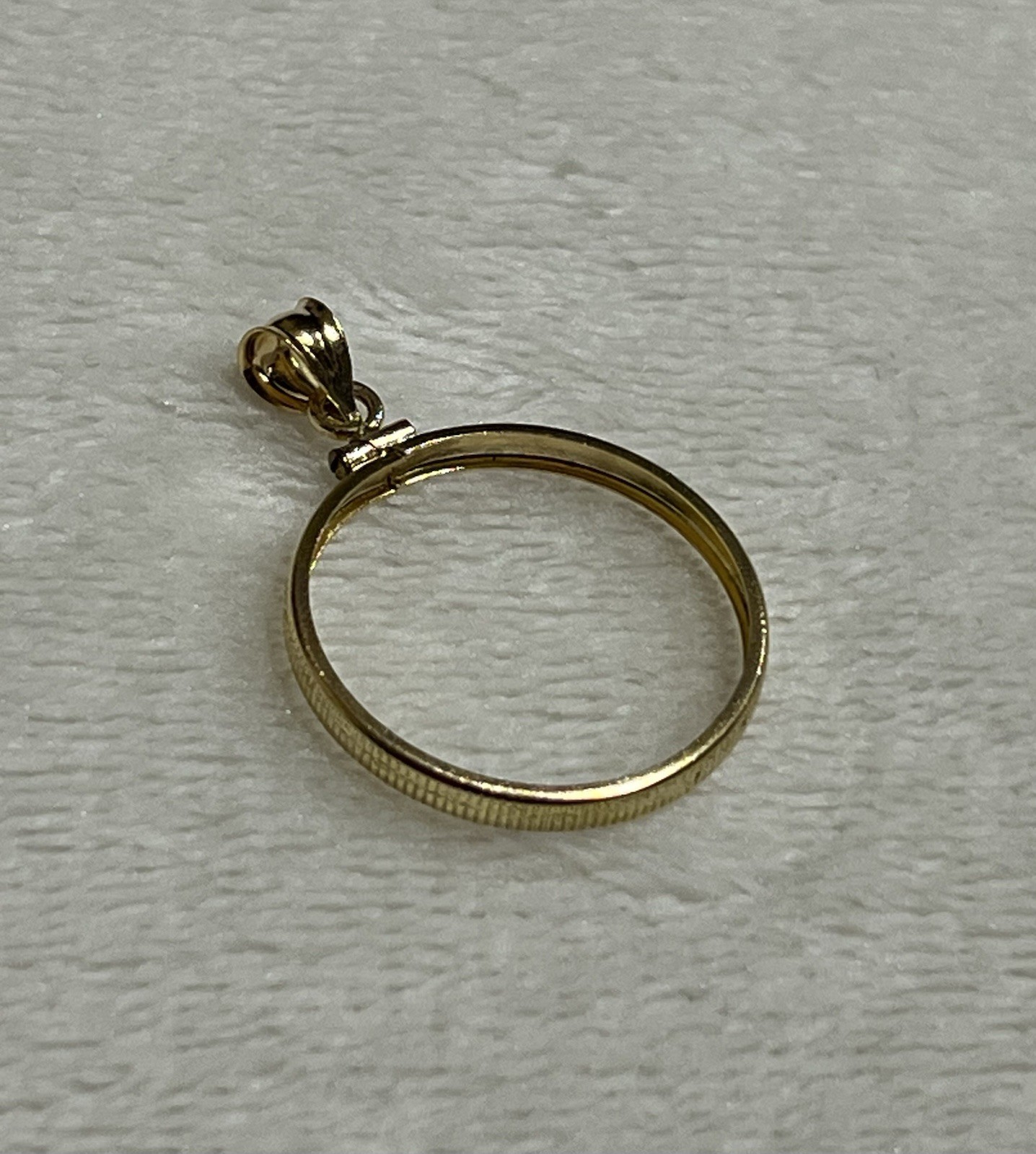 14k Yellow Gold Reeded Border Screw Top US $10 Gold Liberty Head Coin Bezel