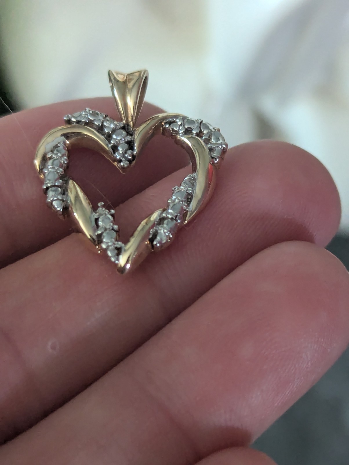 Vintage 10K 2 Tone Gold Twisted Heart Diamond Illusion Pendant 2 Grams