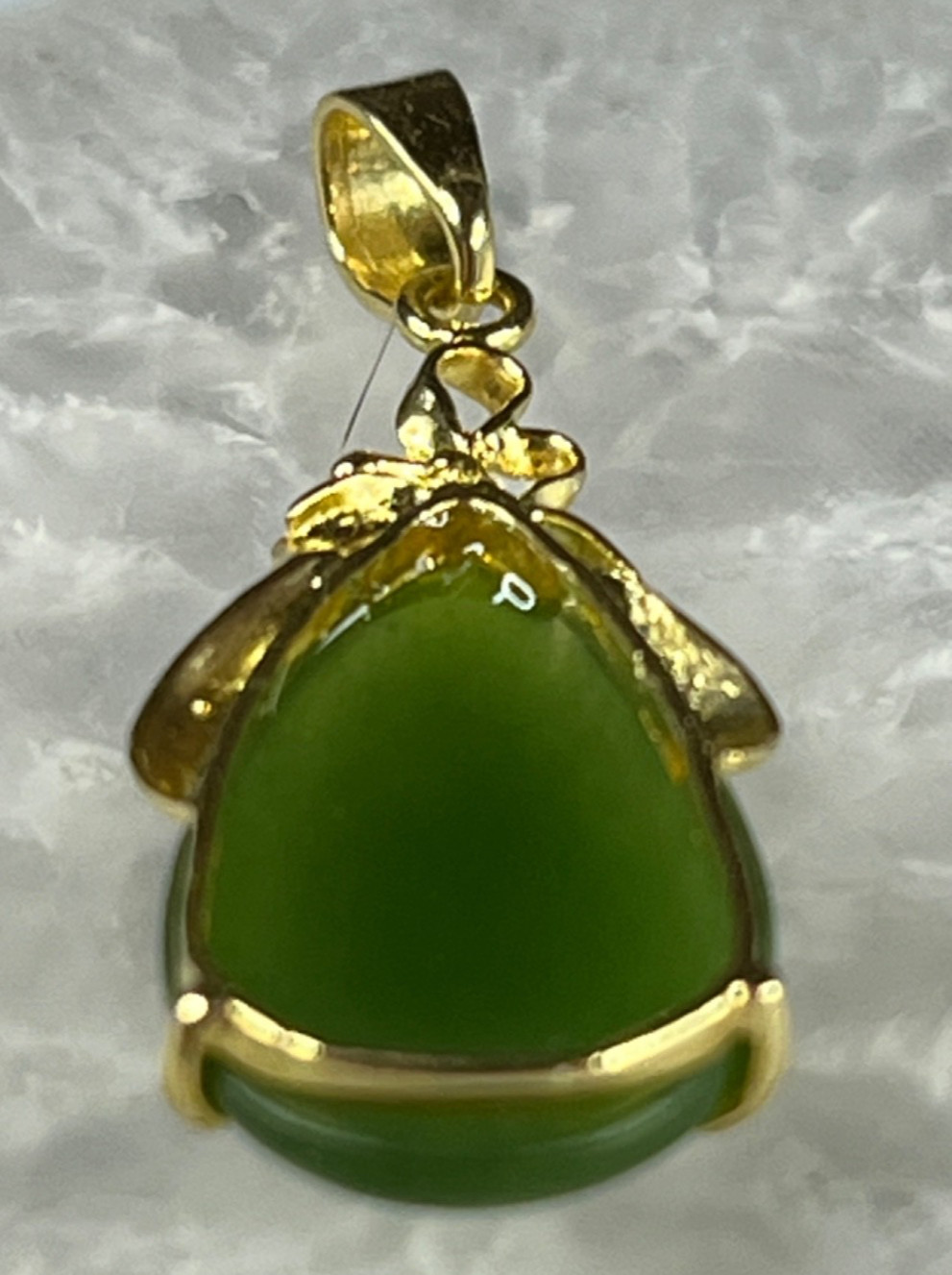 18K Yellow Gold Vintage Natural Green Nephrite Jade Teardrop Pendant Excellent C