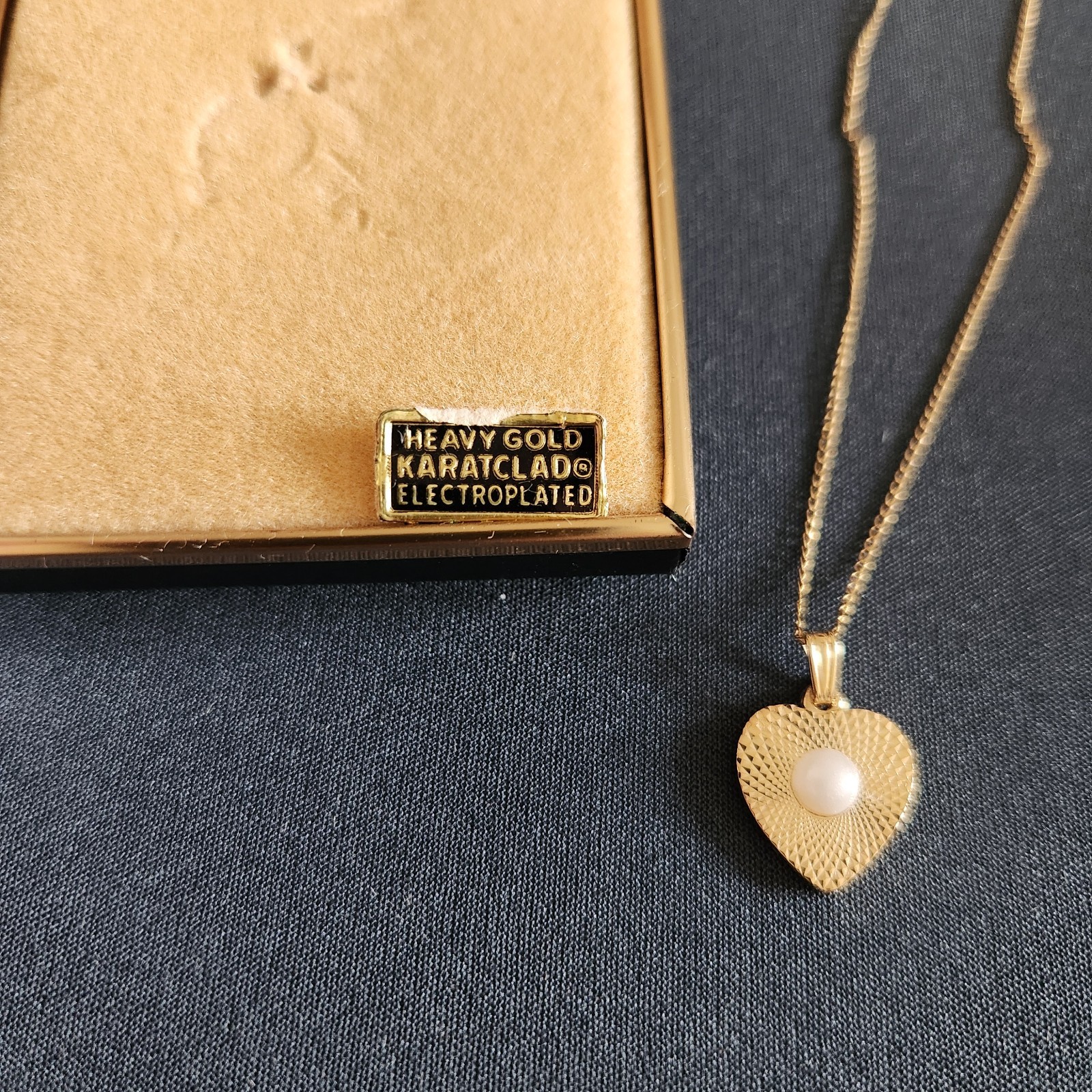 La Mode Original Necklace with Heart Pendant & Faux Pearl Karatclad