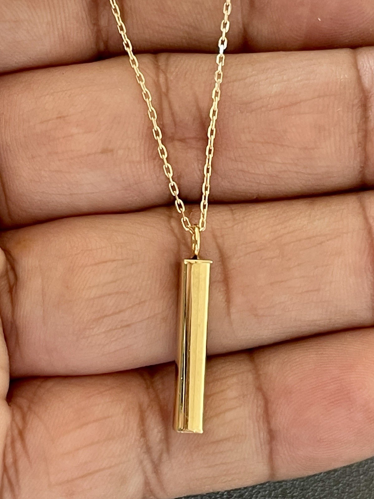 14KT Yellow Gold Bar Pendant Necklace. 18 inches (C211)