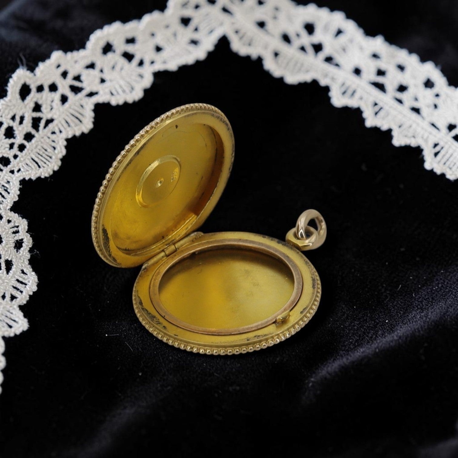 Antique Victorian 14k Gold Locket | Coin Edge | Engraved Monogram EJR | Petra