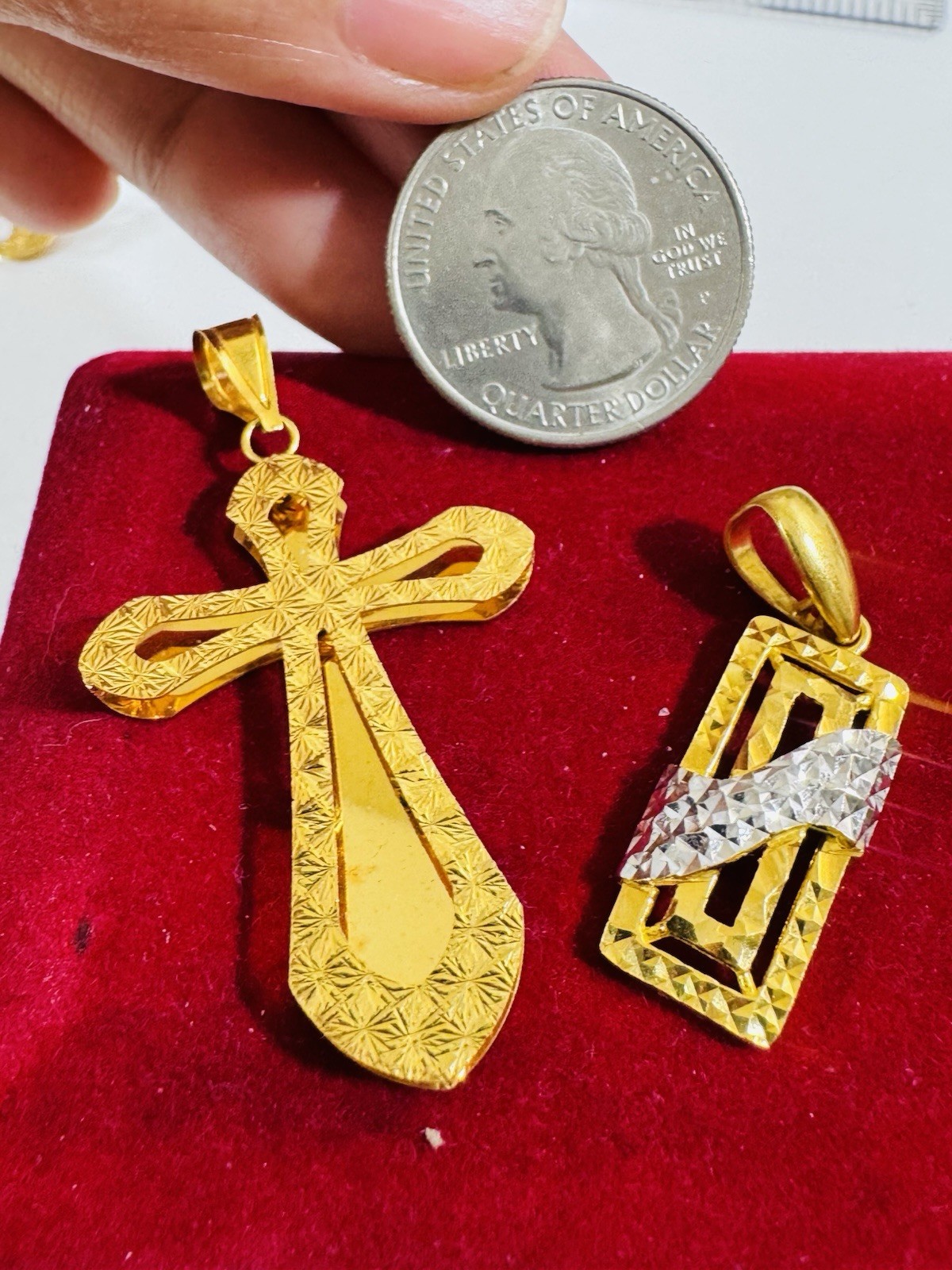 22K 916 22C Real Gold Two Set of Pendant 1 x Rectangle & 1x Cross 7.6g