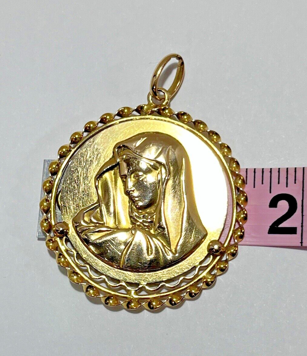 Large 18k Yellow Gold Madonna Pendant A Little Over 1-1/2″ In Diameter! 13.8 Gr.