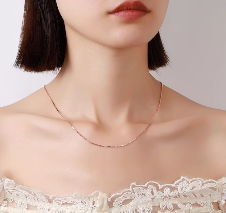 Pretty 14 Karat Solid Rose Gold 0.45mm Classic Box Chain Necklace – 18 Inch