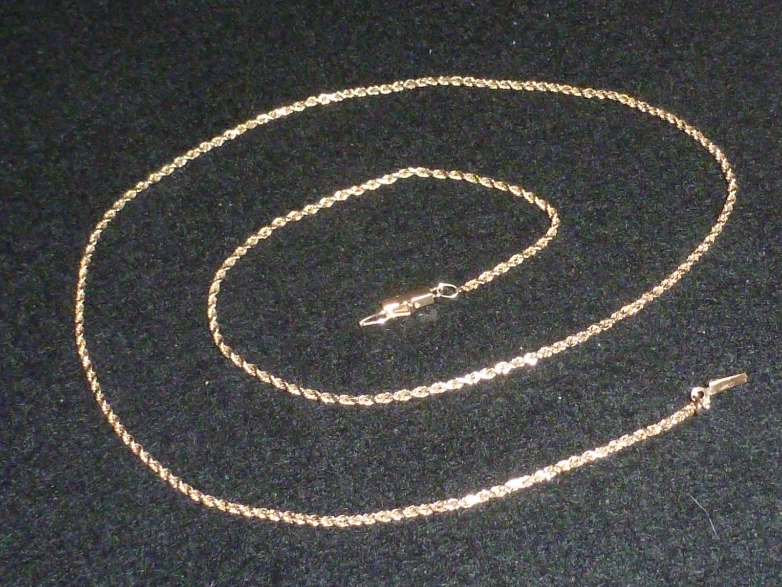 10K SOLID YELLOW GOLD DIAMOND-CUT ROPE TWIST NECKLACE – 21 1/2″ – 5.12 GRAMS