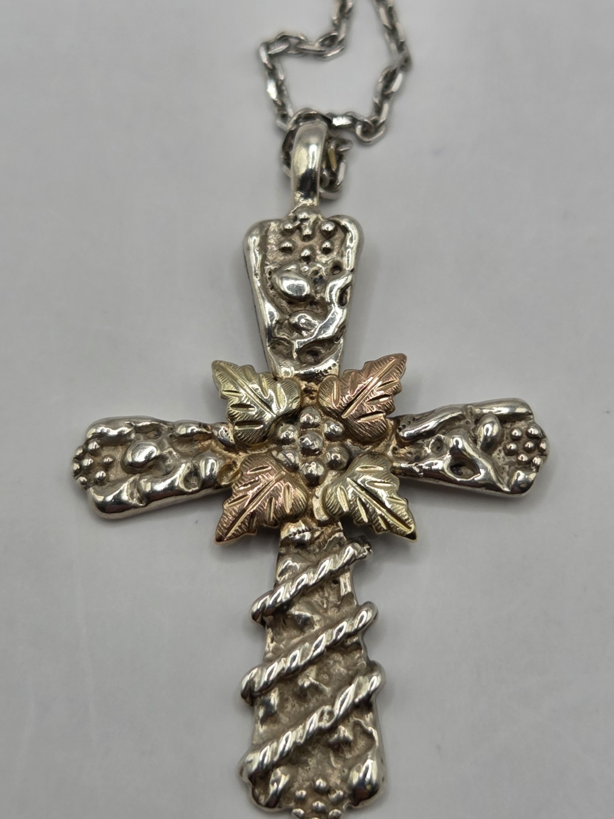 925 Sterling Silver Cross Pendant Necklace With 10k Leaves