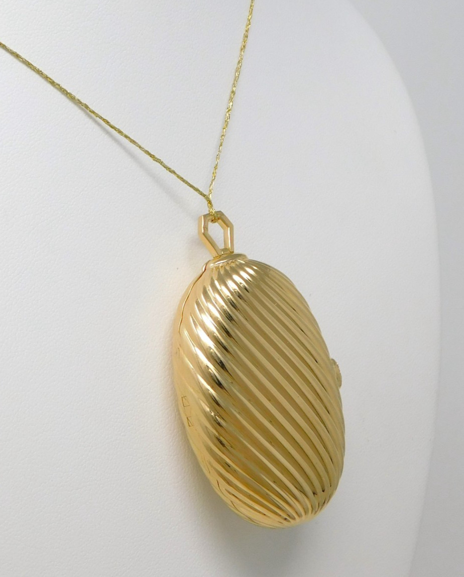 BVLGARI BULGARI 18 kt Yellow Gold 2 Photo Oval Shaped Locket 30.2 grams B9383