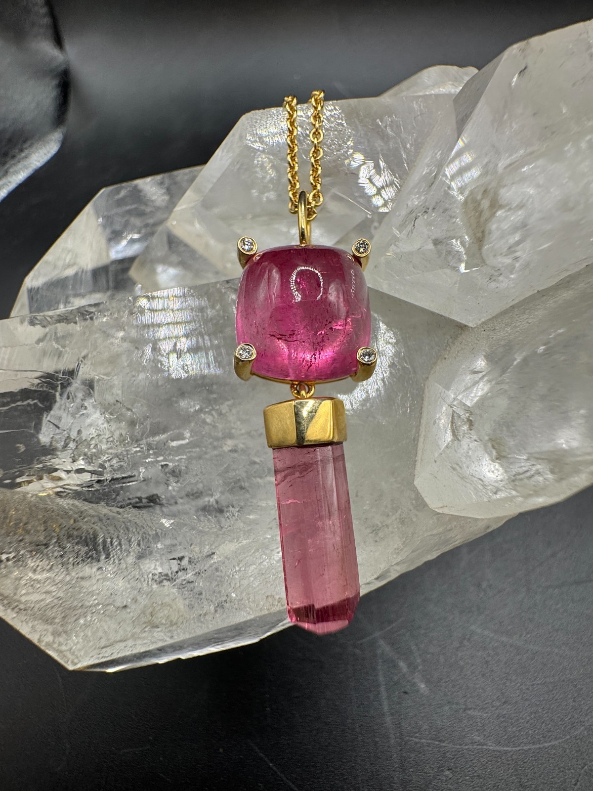 Modern pendant in 14 karat yellow gold with pink tourmalines & brilliants