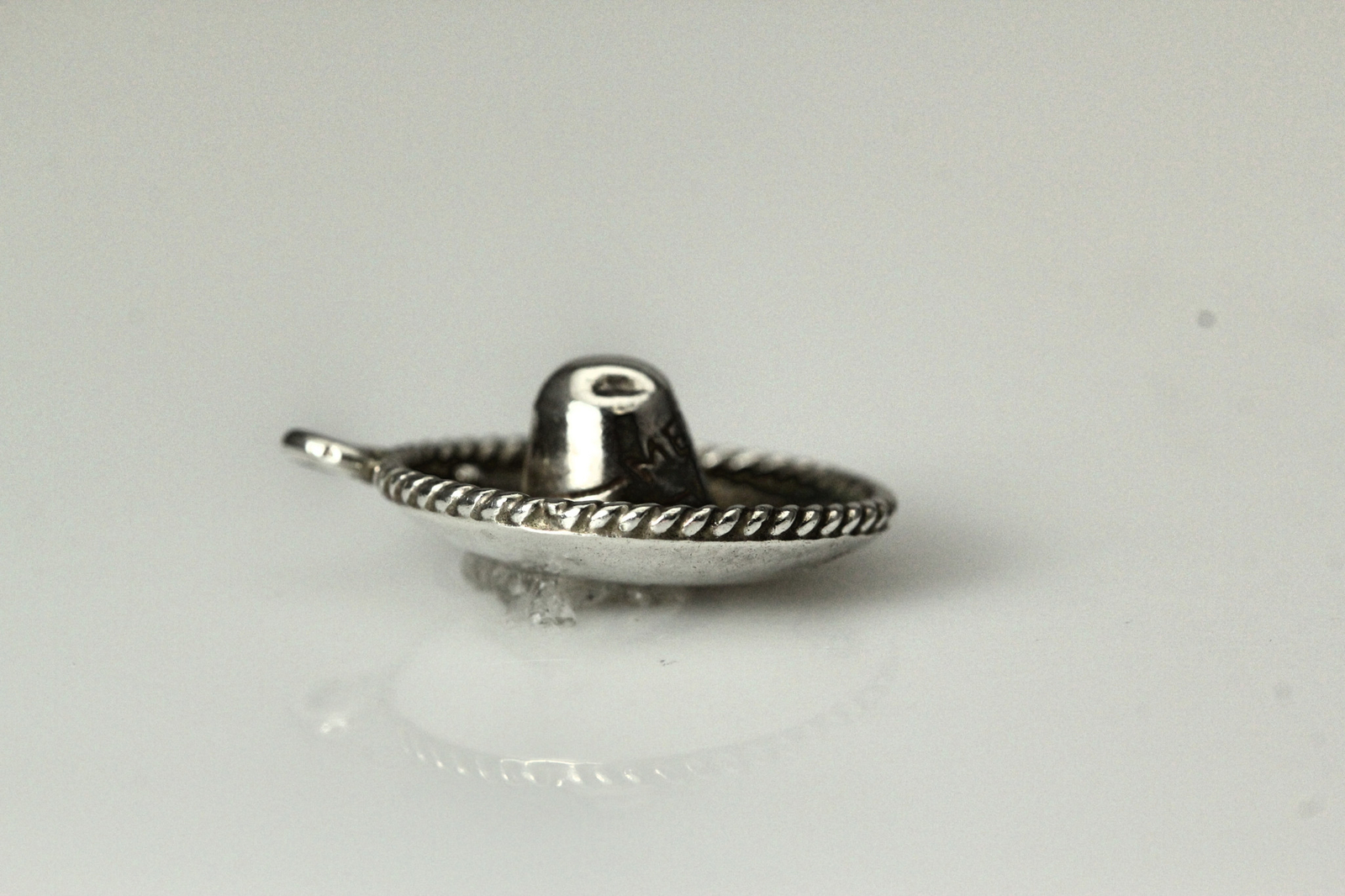 Vintage 925 Sterling Silver Sombrero Charm 2 Grams (PEN7976)