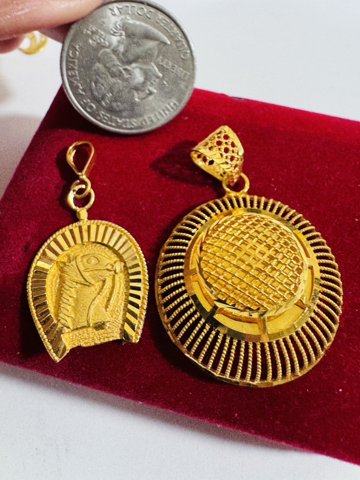 RARE Gold Two Set of Pendant 21K Horseshoe & 22K Round 7.9g