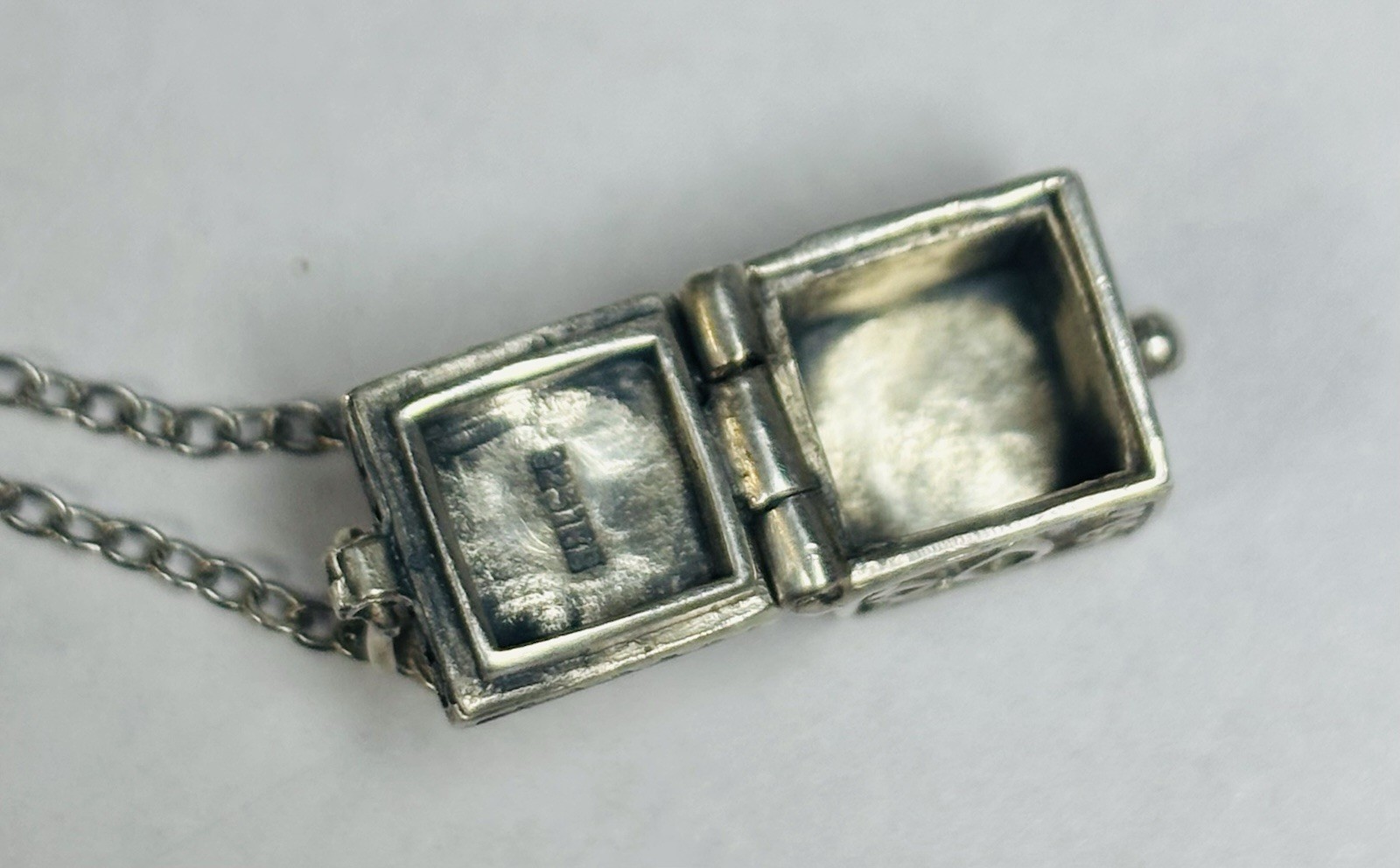 VTG 925 STERLING SILVER Prayer MANDALA Trinket Box Locket + 18k Gold Necklace GP