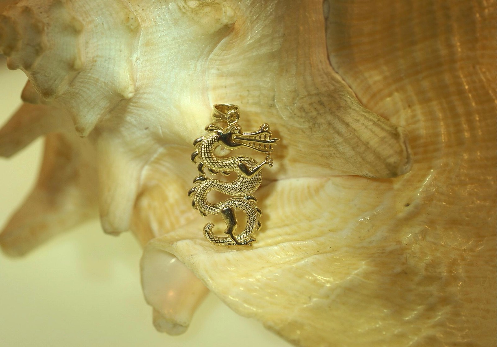 16MM HAWAIIAN SOLID 14K YELLOW GOLD TEXTURED CHINESE ASIAN DRAGON CHARM PENDANT