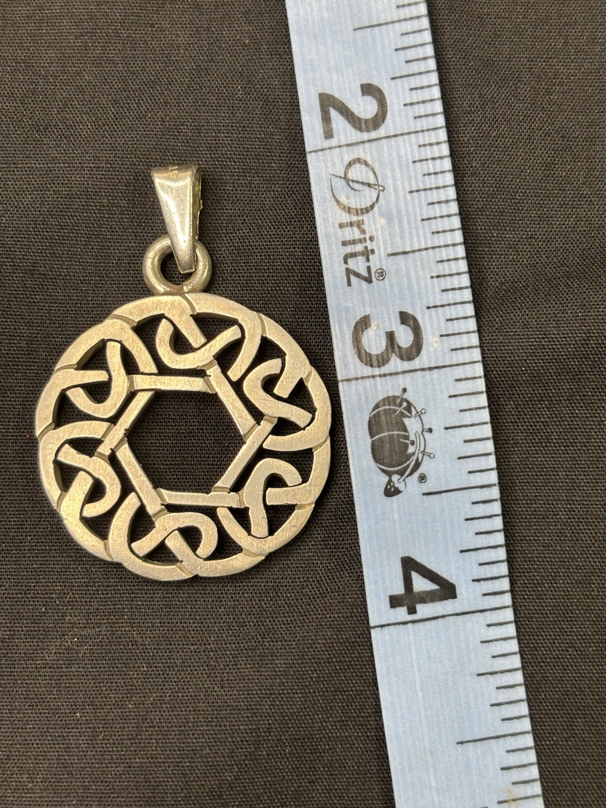 VTG 925 Sterling Silver Male Or Female Round Openwork Design Celtic Knot Pendant