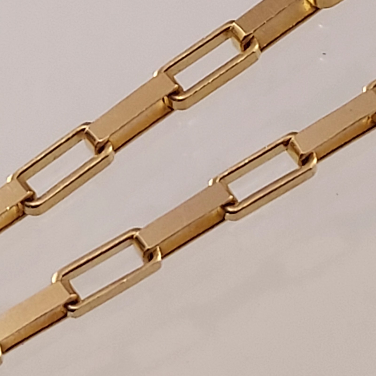 Vintage 14k Italy Square Link Chain. 18″ Length. 2mm Width. 7.5 Grams.