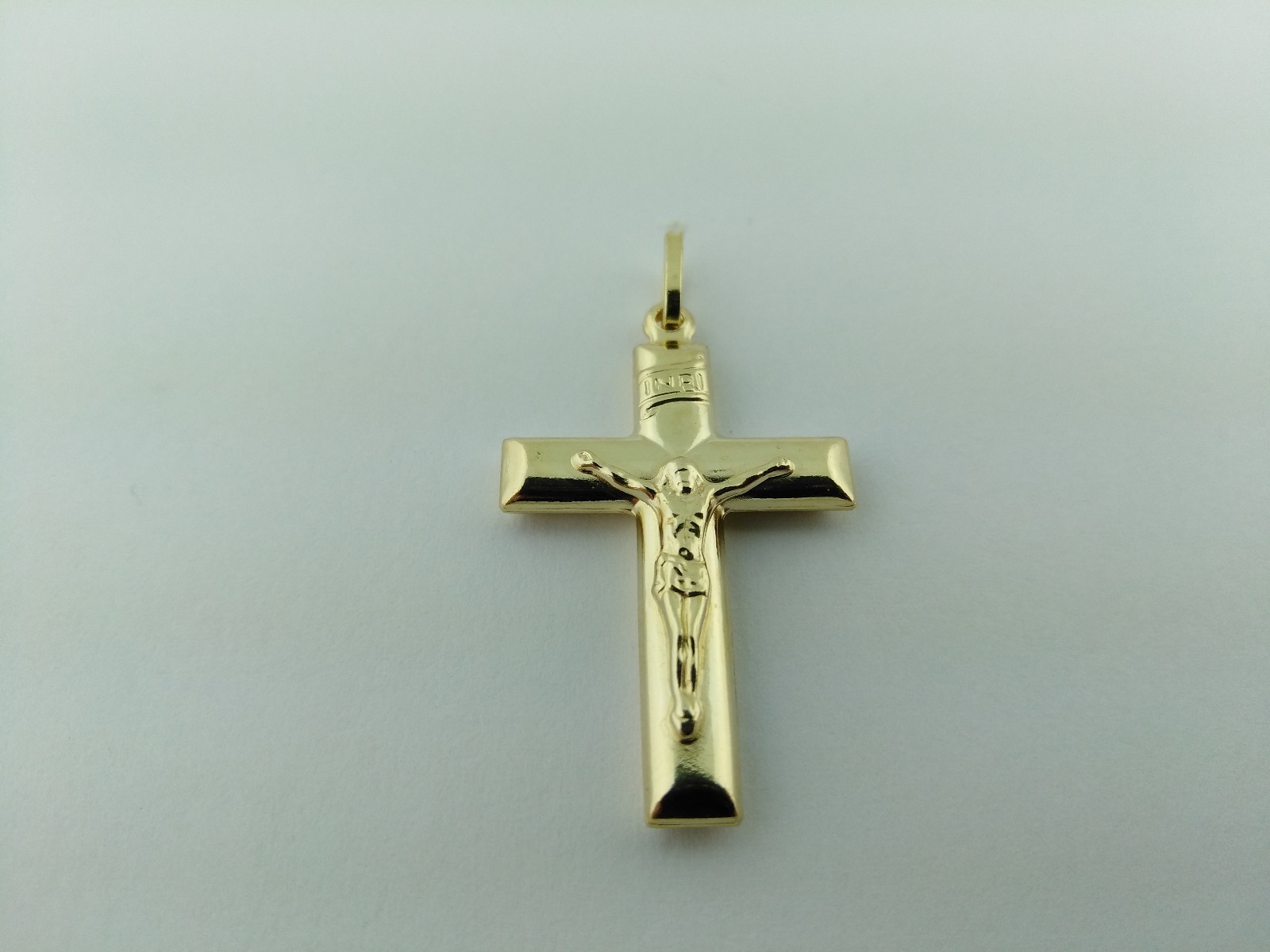 14K Solid Gold Italian Cross Pendant.Very elegant Very Good Price 2.3 grams