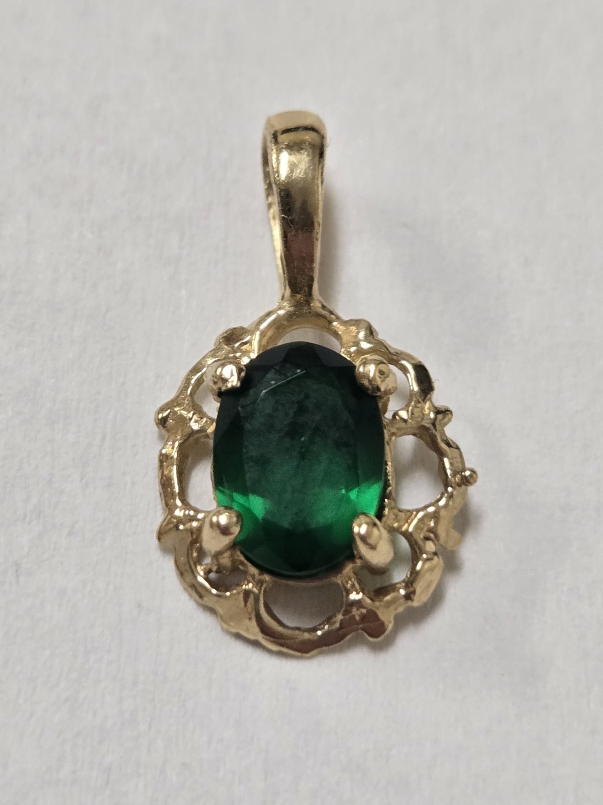 Green Emerald Stone Pendent 14k Yellow Gold Oval Shape For Children And Adults