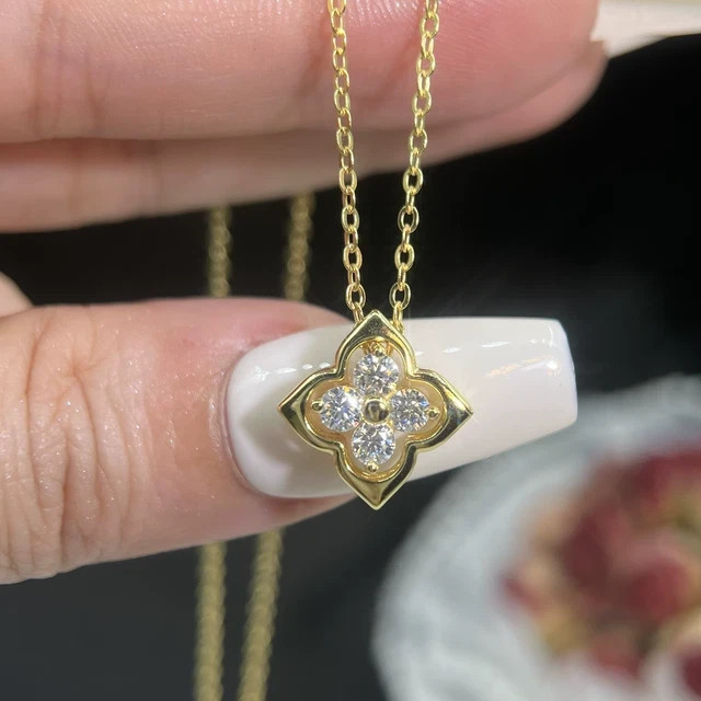 Wedding 0.40Ct Round Cut Moissanite Clover Shape Pendant 14K Yellow Gold Plated