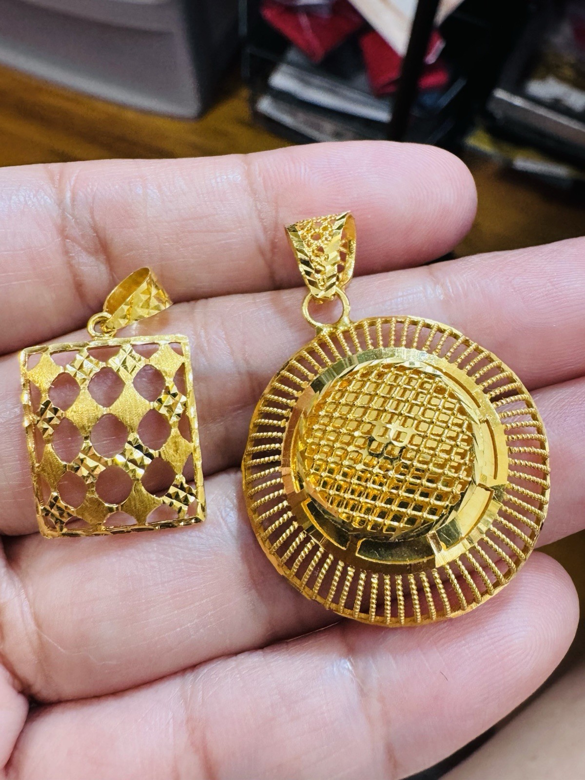 22K 916 22C Real Gold Two Set of Pendant 1 x Rectangle & 1x Round 6.94g