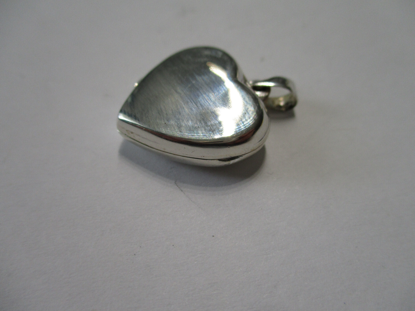 Sterling silver heart shape charm pendant solid silver .925 photo or small pills