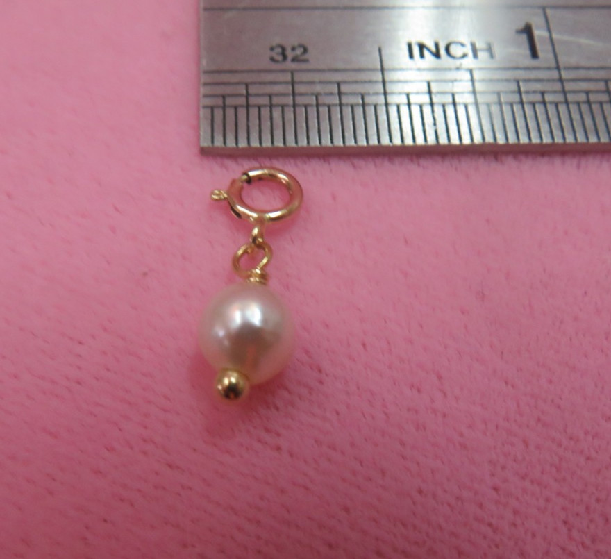 14K Yellow Gold 5.5mm High Lustrous Pearl Pendant/Charm .44 Grams