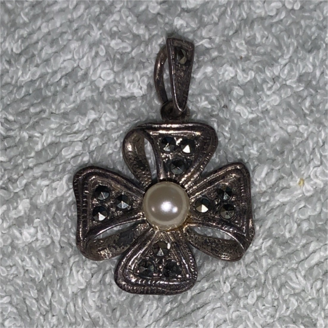 VTG 925 Sterling Silver Charm Pendant Clover with White Round Pearl Center