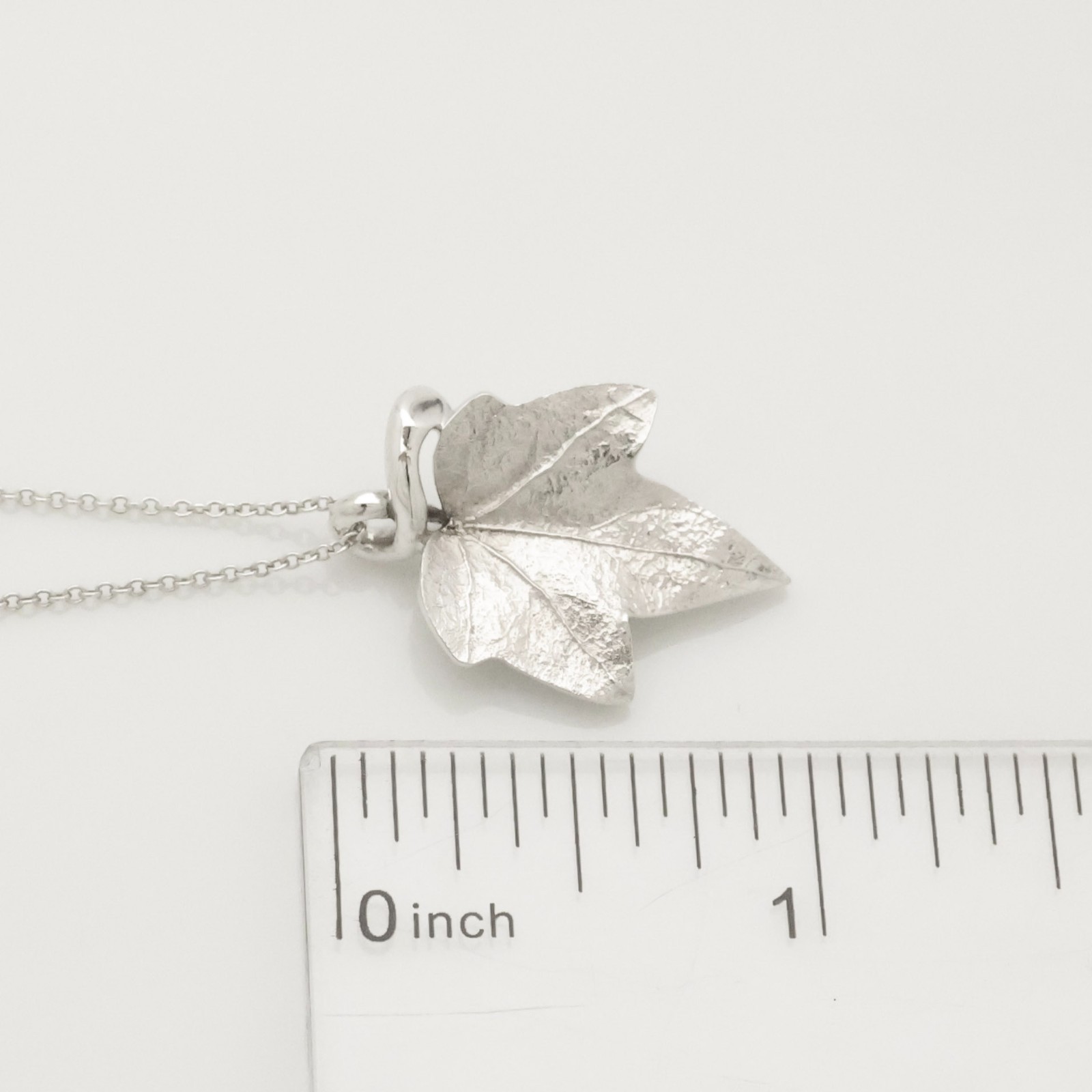 Authentic Tiffany & Co. Maple Leaf Pendant Necklace 18.1″ Silver w/Pouch