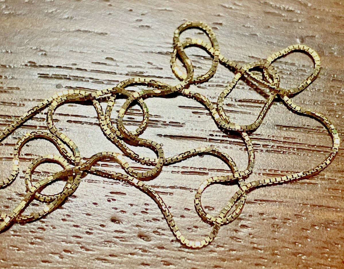 10kt Real Gold Thin Box Chain 1.48grams 22inches Starz Brand New with Retail Tag