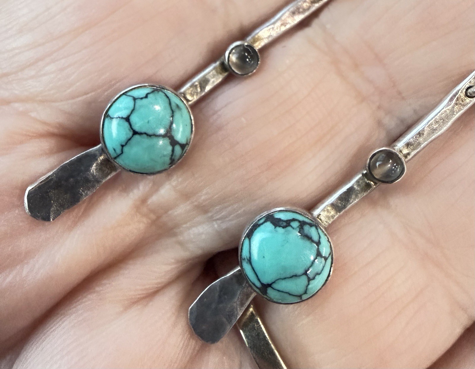 Singed NP 925 Sterling Silver Navajo ? Earrings Hammered Dyed Howlite Dangle Bar
