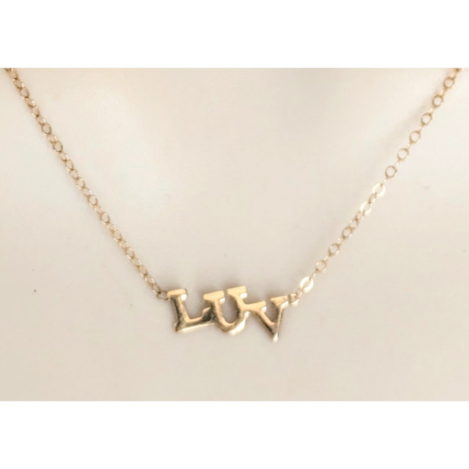 Adorable 14k Solid Yellow Gold LUV Pendant Necklace 15.5″