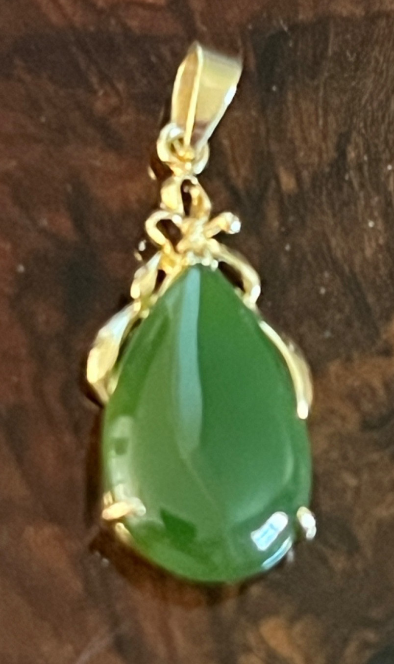 18K Yellow Gold Vintage Natural Green Nephrite Jade Teardrop Pendant Excellent C