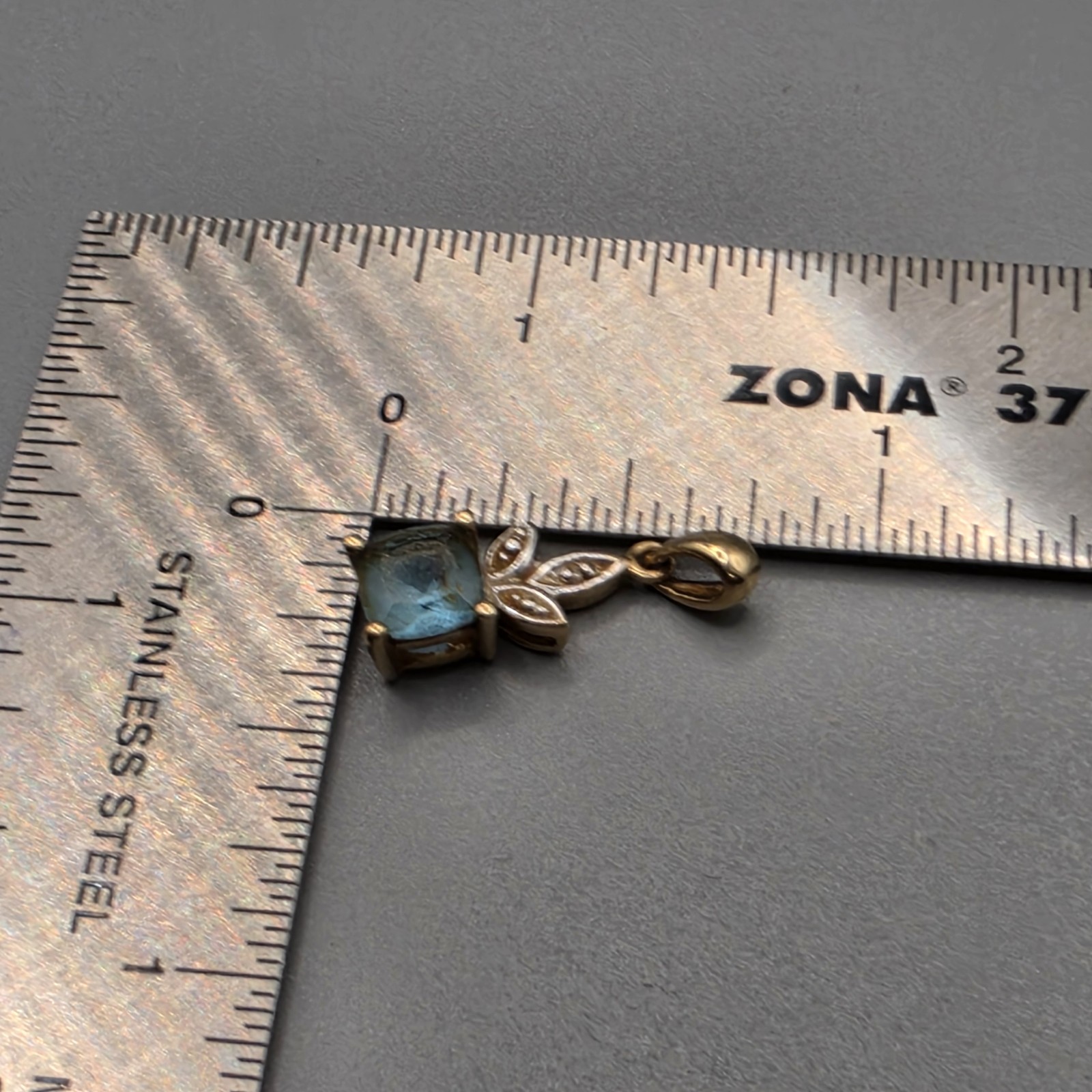 10K Gold Square Blue Topaz Pendant GRP 1.31g Not Scrap