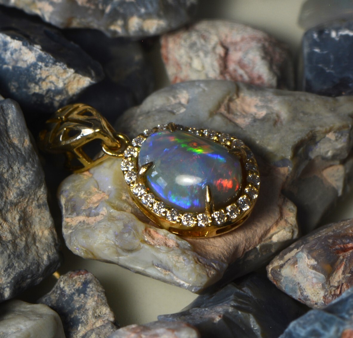Rare Cat Eye Pattern Australian Solid Opal Red Fire 18K Gold Pendant Yes Opal