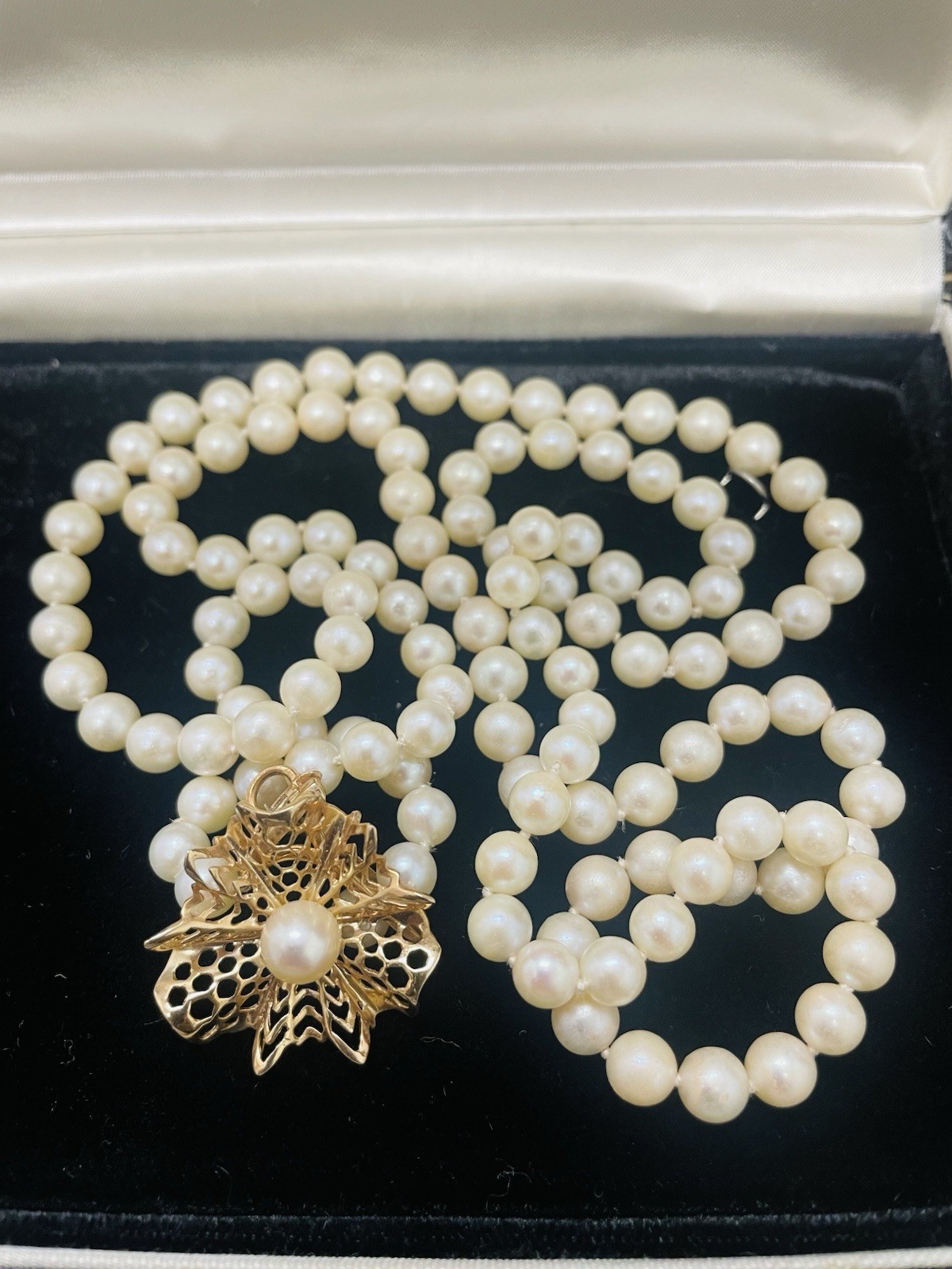 Honora Vintage Cultured pearl Necklace | floral clasp & original branded case.