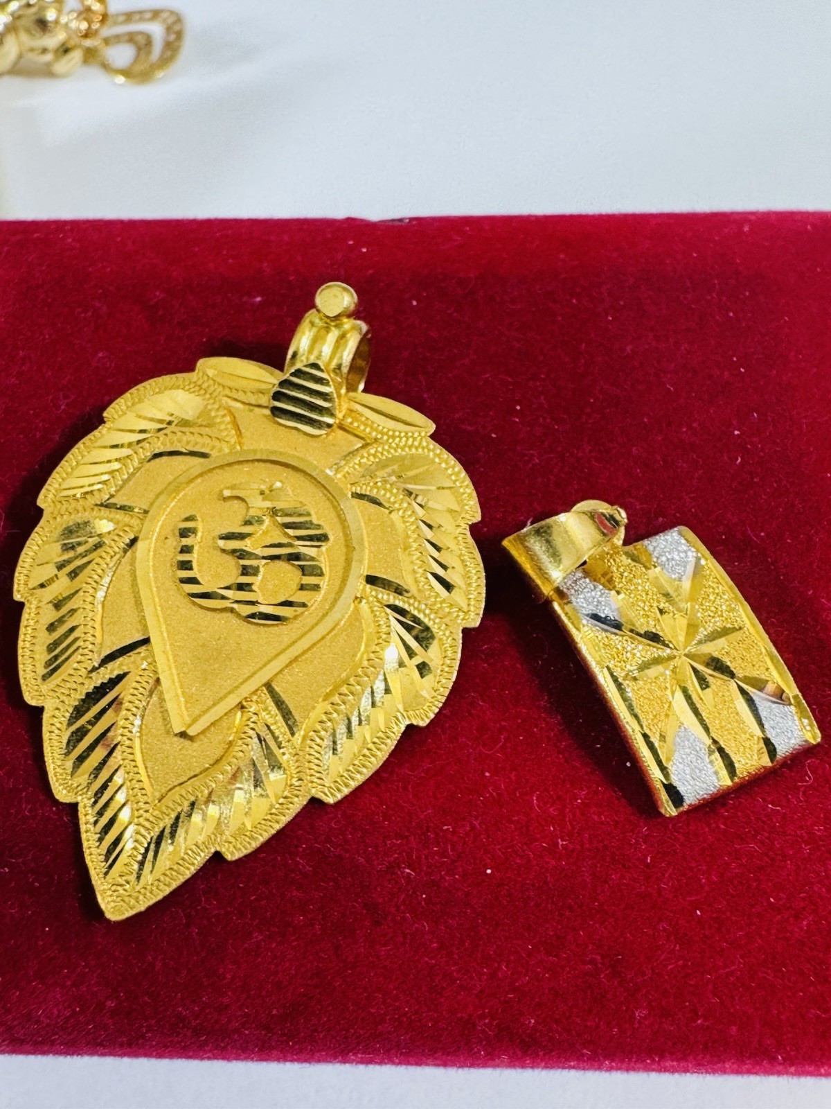 22K 916 22C Real Gold Two Set of Pendant 1 x Heart & 1x Rectangle 7.8g WOMENS