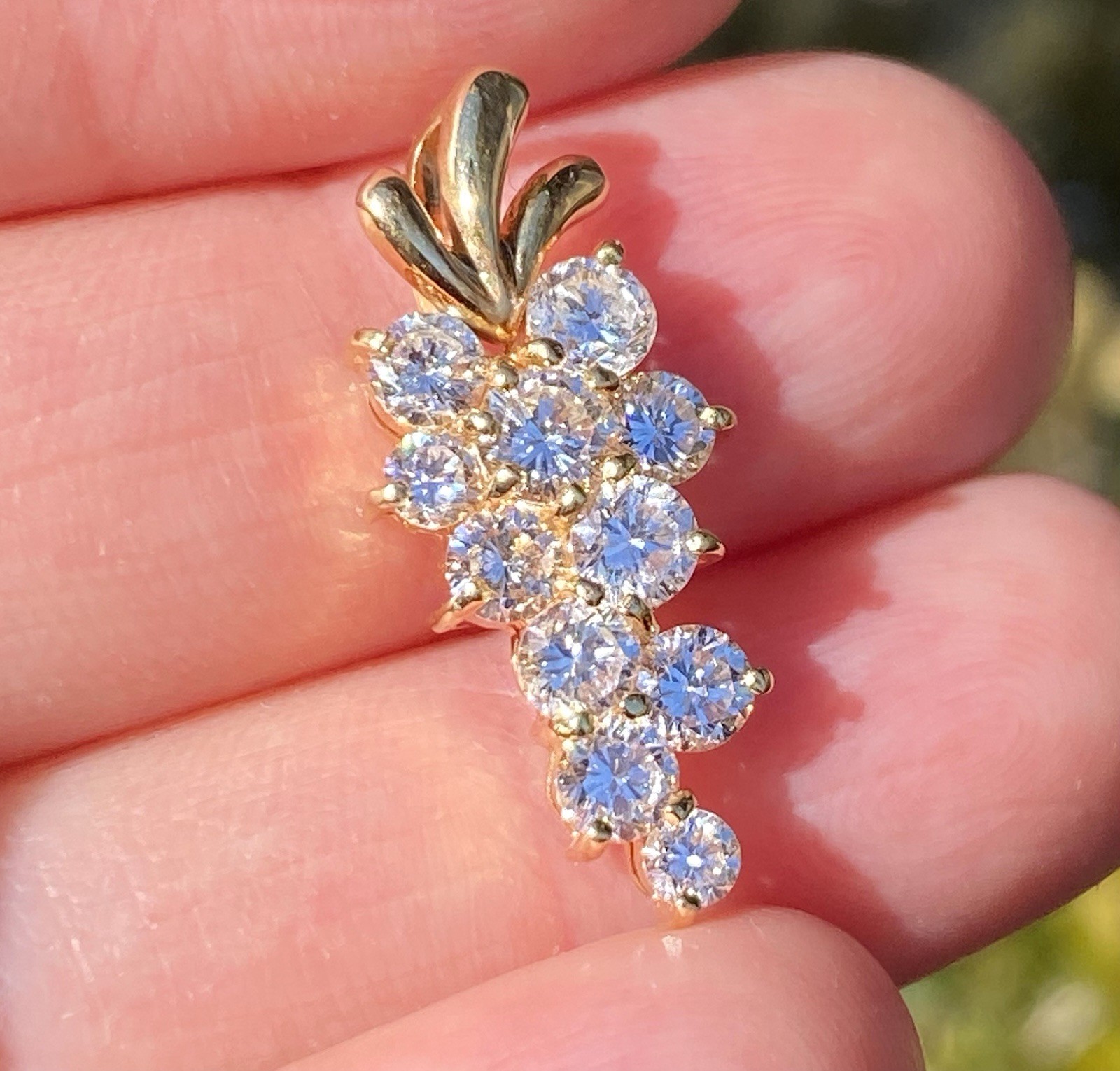 Stunning 18K Yellow Gold 1.50CTW 100% Natural Quality Diamond Pendant