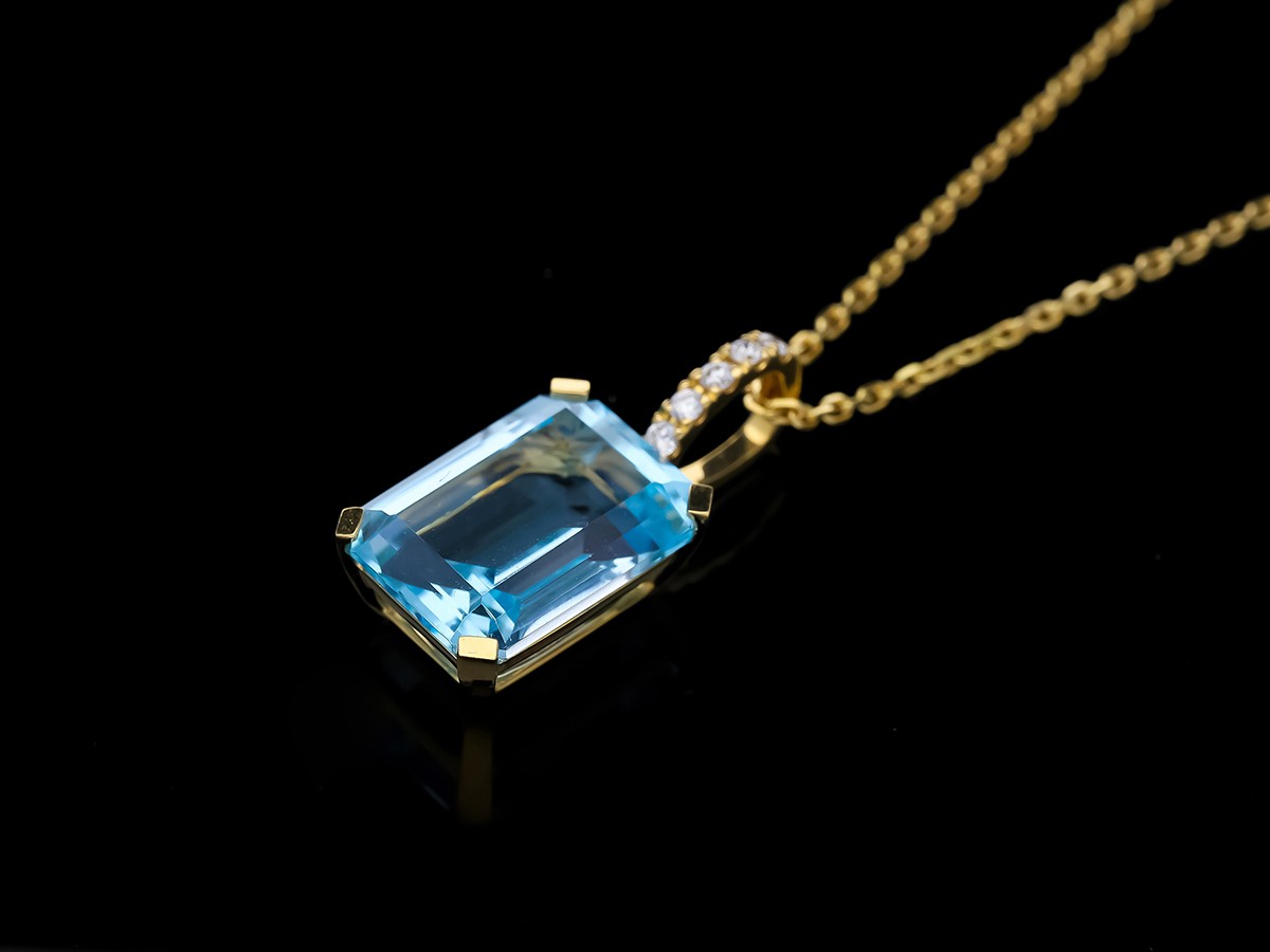 Great price necklace pendant 10.01 ct. Diamond topaz 750 gold value: EUR 5,500