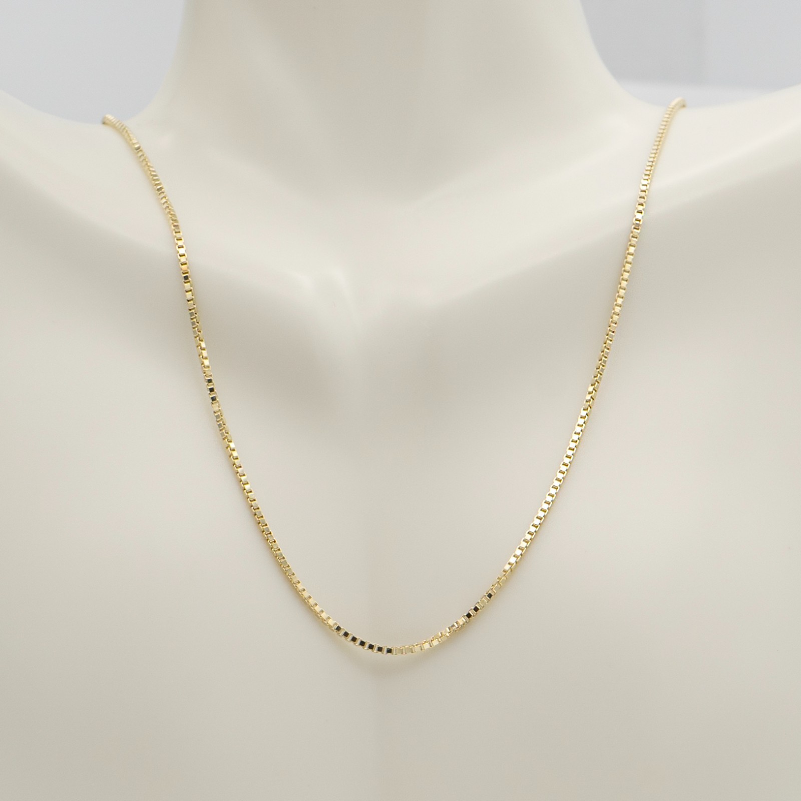 14K Yellow Gold Box Chain Necklace 17″ – 0.65mm, Lobster Clasp 2.5g