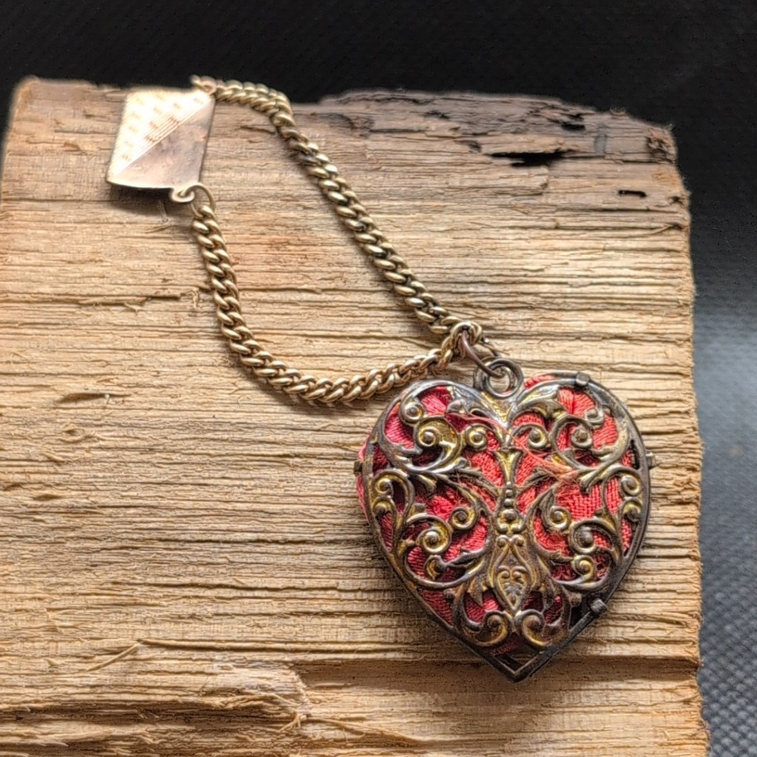 1/20 14K Gold Heart Pendant 1940s promise lapel heart Worn by service members.