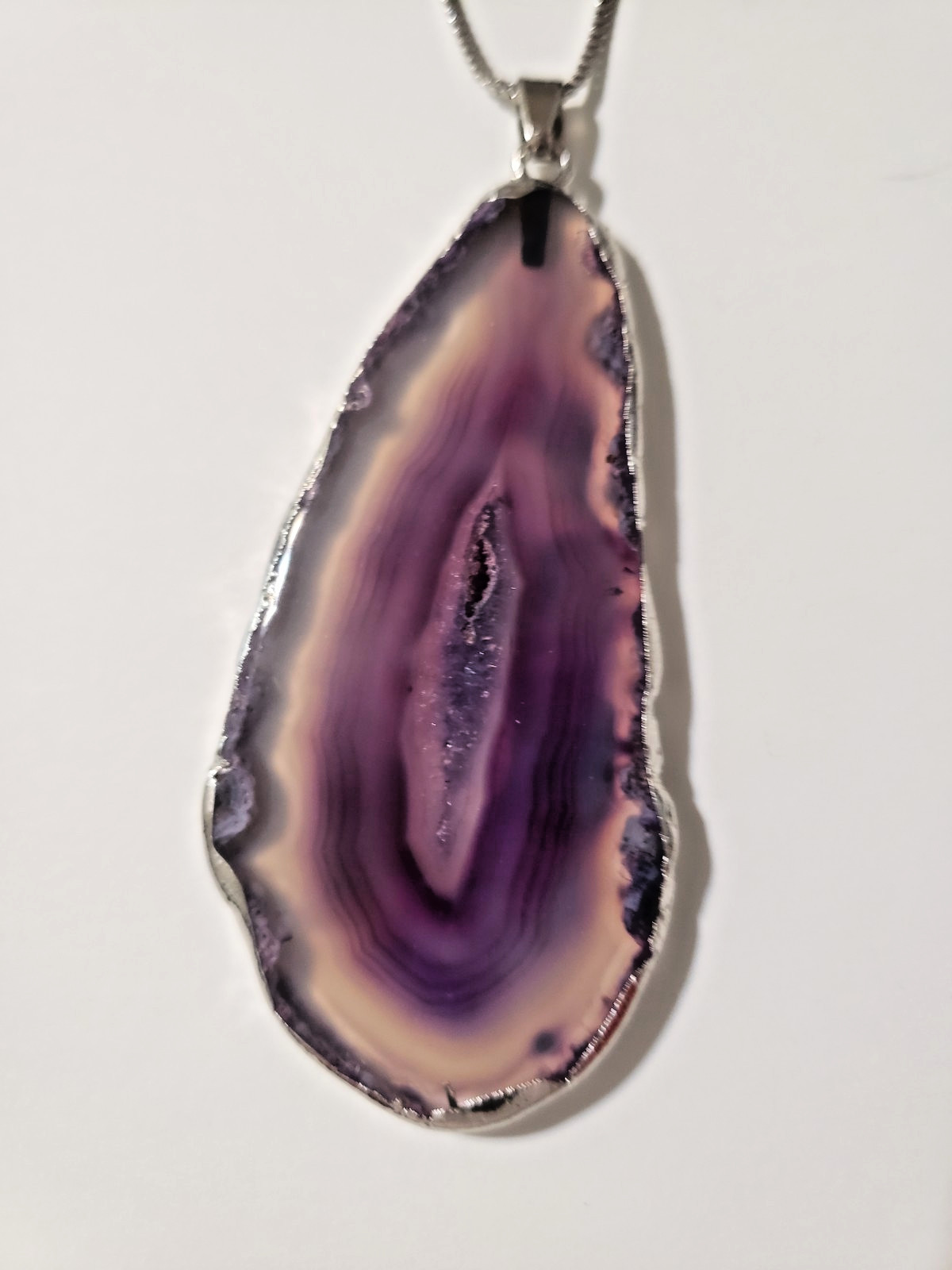 ATI Large Sliced Agate Purple Geode on Silver-toned Chain Necklace Pendent