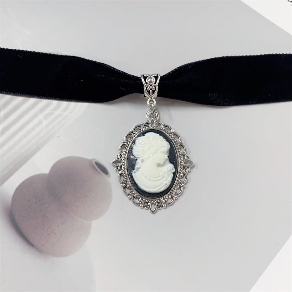 Black Velvet Princess Pendant Choker Necklace for Women Fashion Vintage Victoria