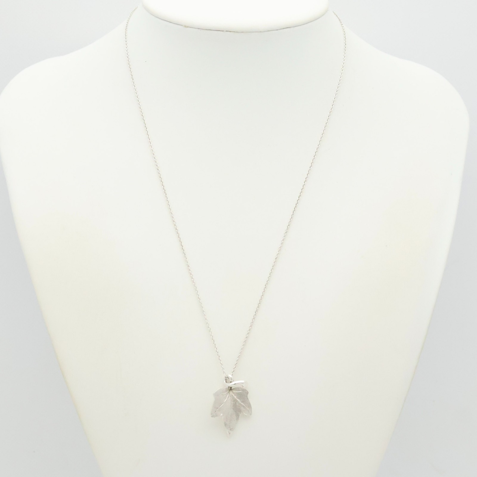 Authentic Tiffany & Co. Maple Leaf Pendant Necklace 18.1″ Silver w/Pouch