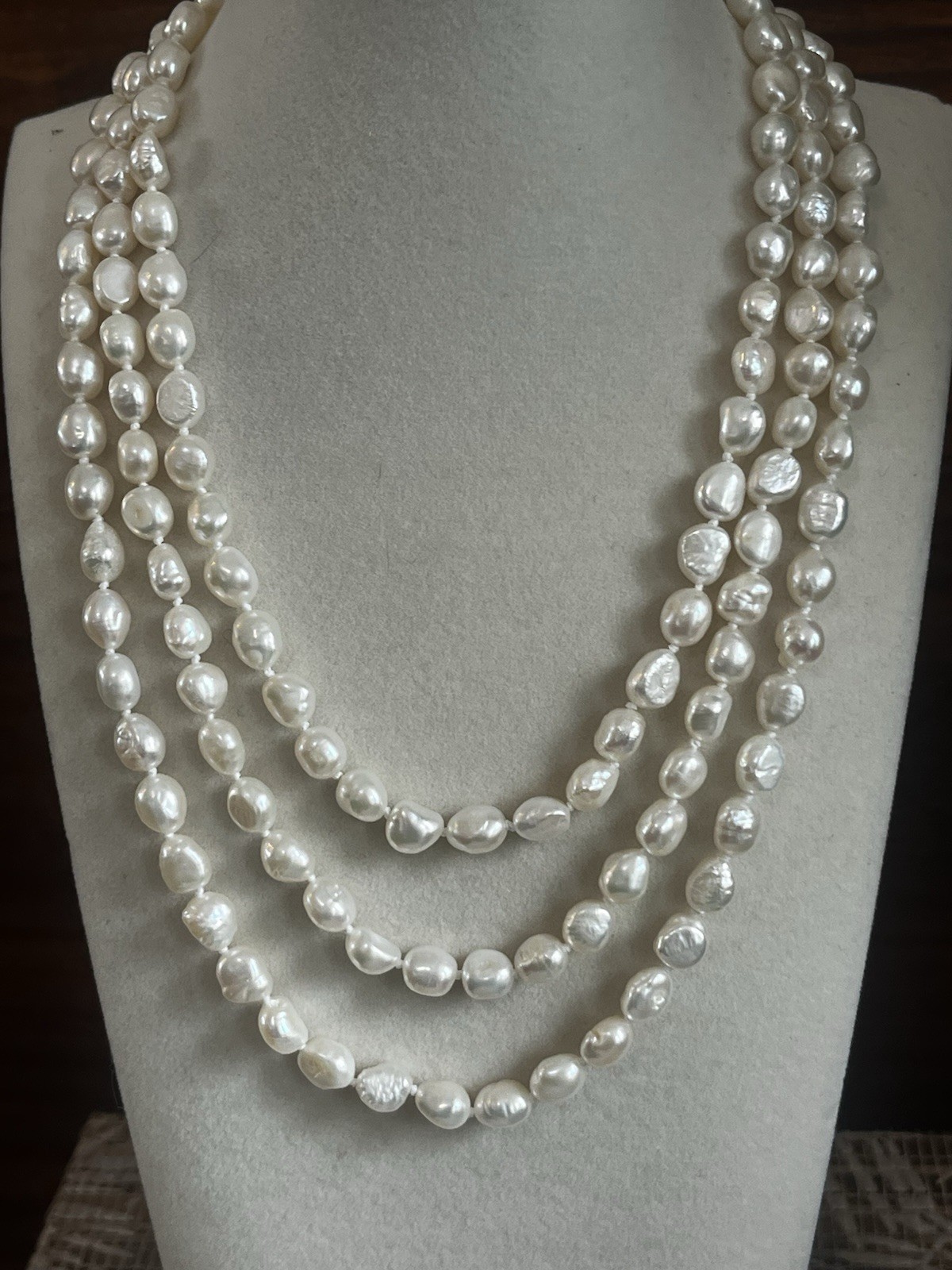 Cultured pearl necklace, 48″, 4x6mm, Pearls White Very Good Luster
