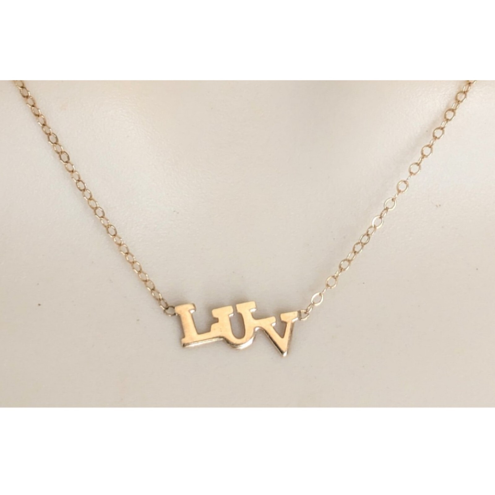 Adorable 14k Solid Yellow Gold LUV Pendant Necklace 15.5″