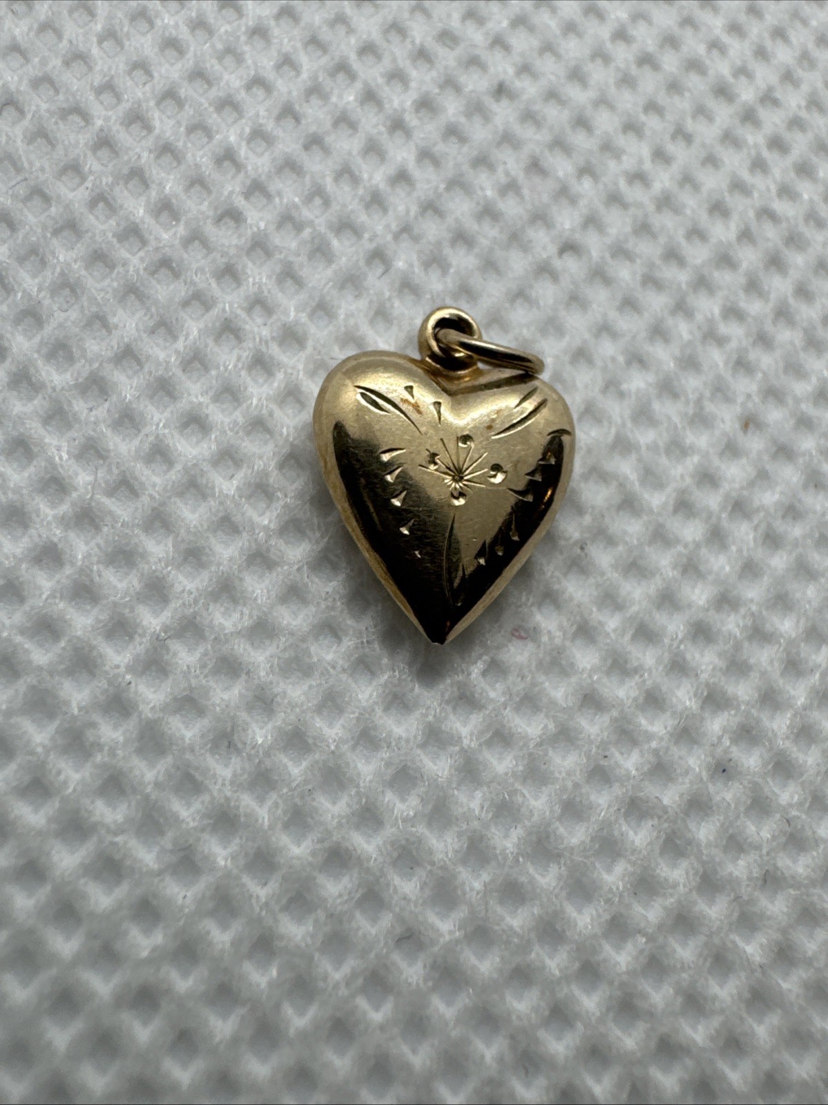 Beautiful 10k Yellow Gold Puffy Heart Hollow Charm Pendant 0.36g Love Carved