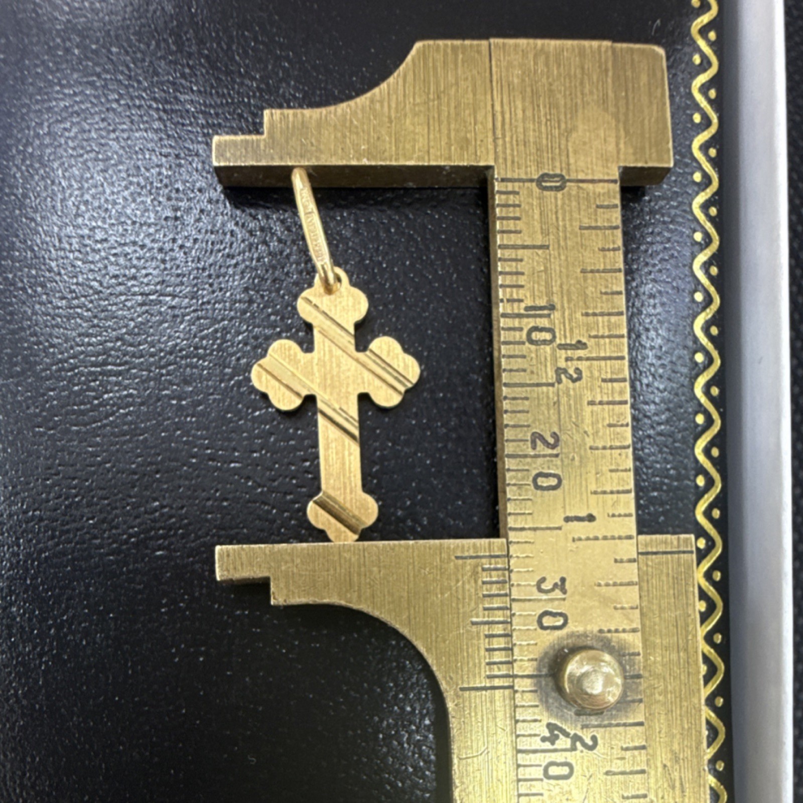 Yellow Gold 14k 1.00 gm cross pendant charm religious gold material cross shape