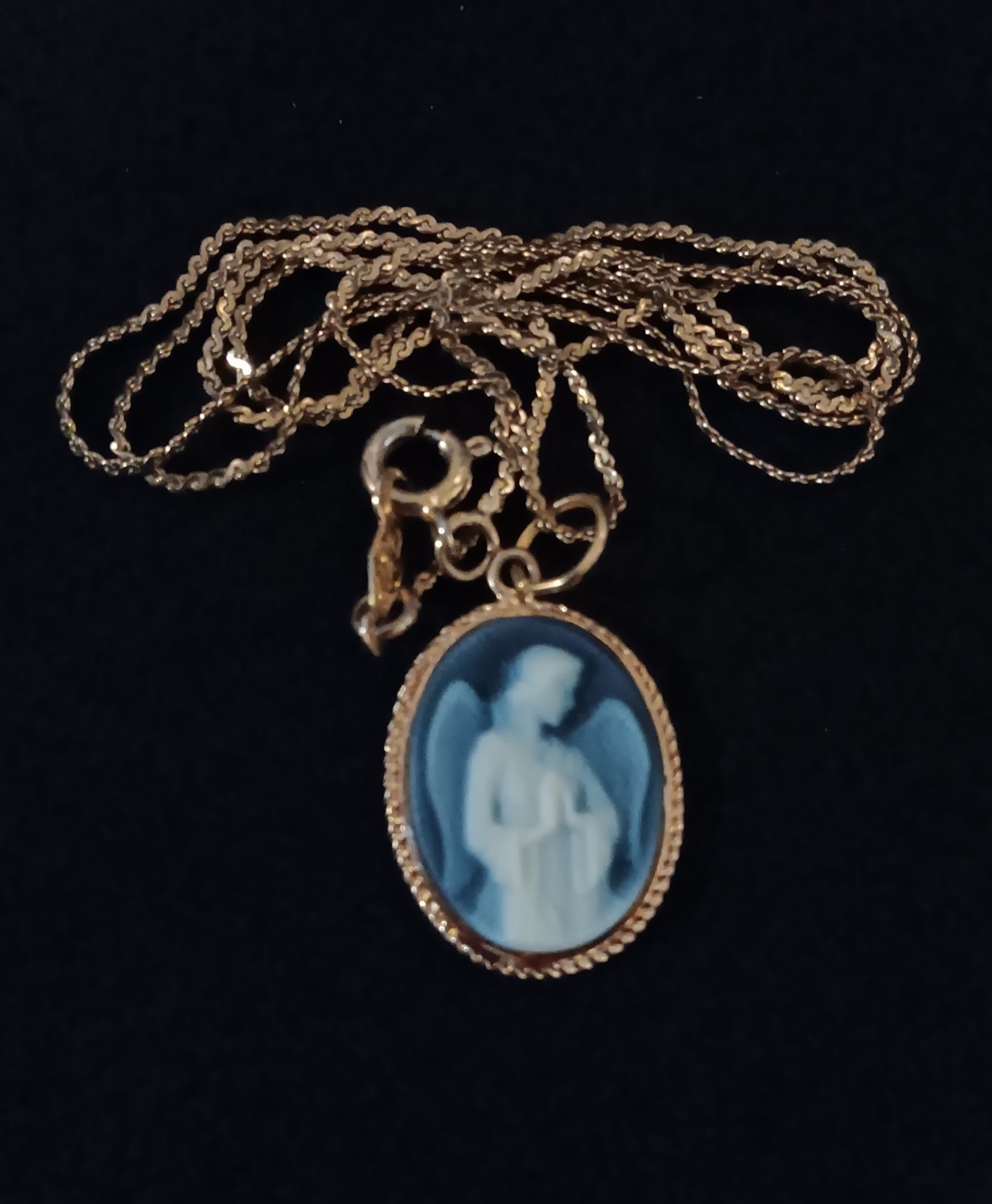 Vintage Guardian Angel Cameo pendant 14K G.F. Gold 18″ dainty chain necklace