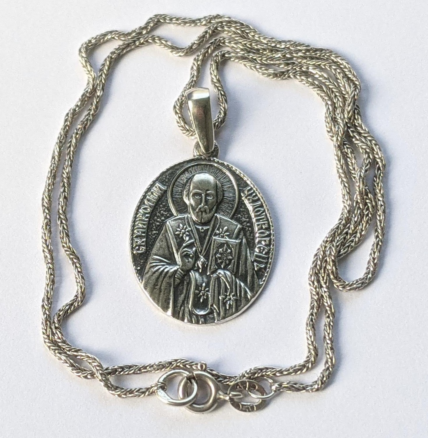 Orthodox icon Saint Nicholas on a chain 52 cm. 925 silver. Weight 7.31 g.